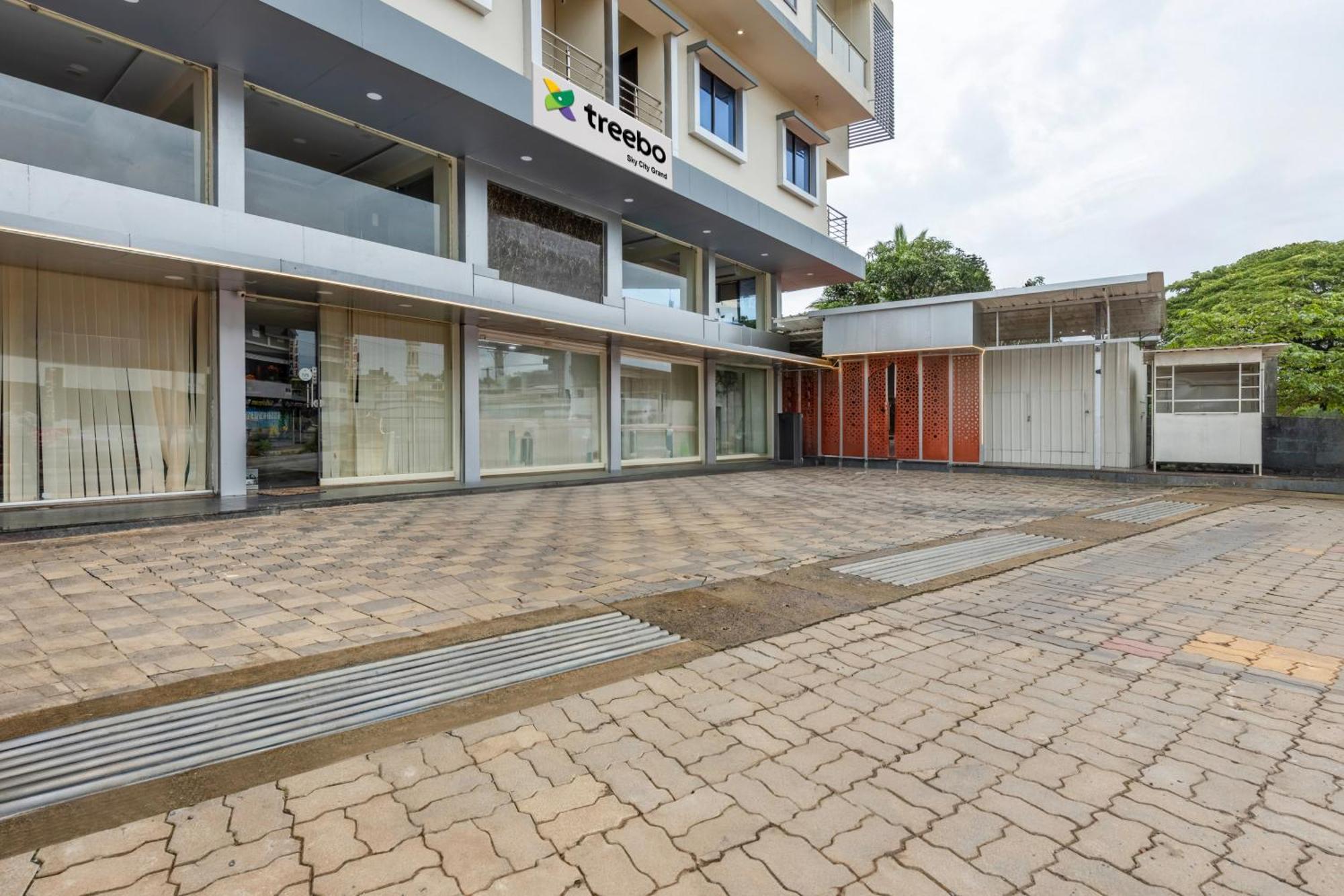 Treebo Sky City Grand, 5 Min From Mangalore Airport Exteriör bild